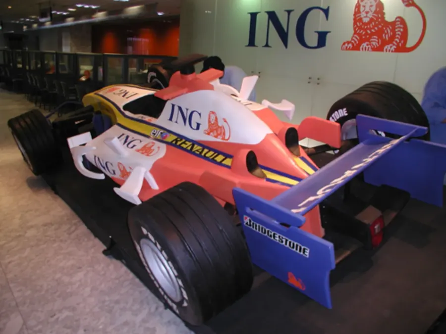 Réplica F1 Renault a escala real