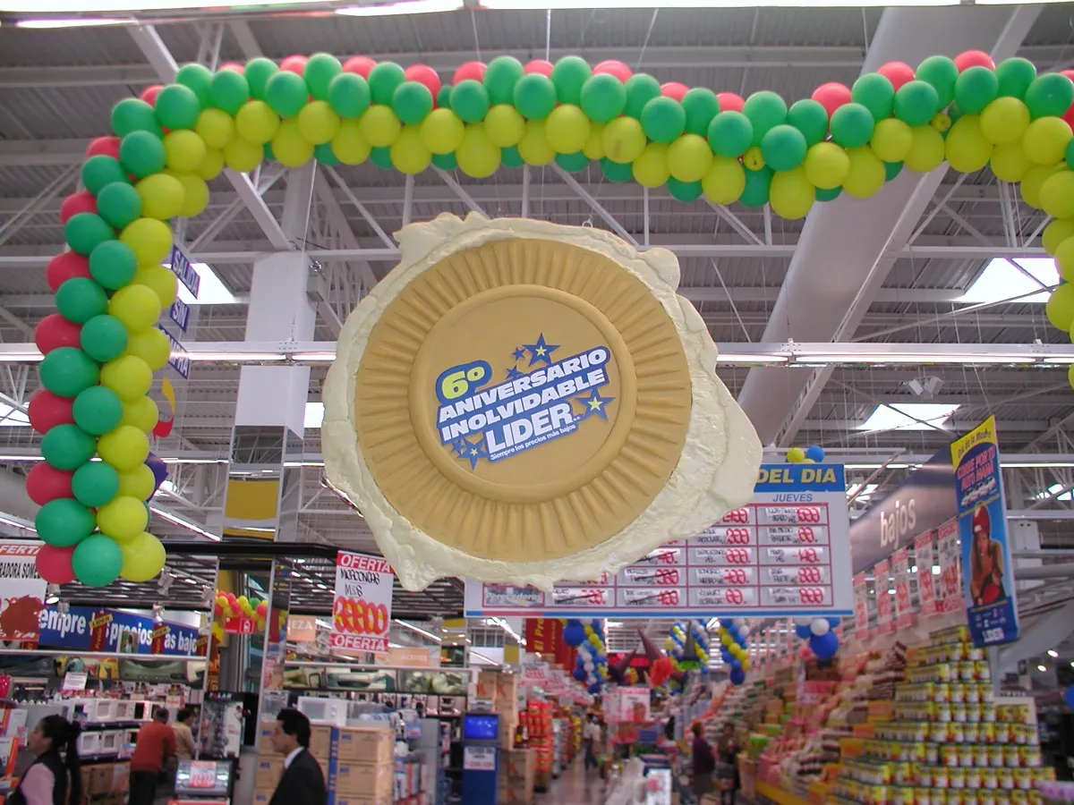 Torta suspendida gran formato Lider Aniversario por SignCorp