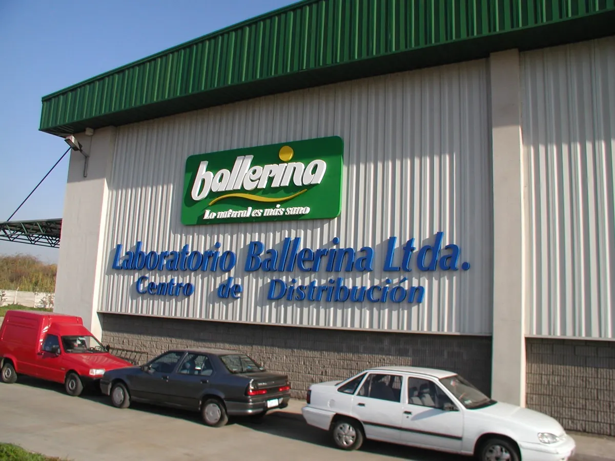 Letras corpóreas y logo en alto Ballerina por SignCorp Chile