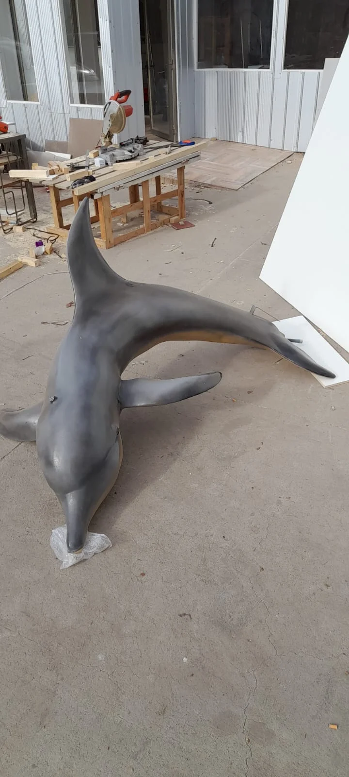 Delfín escultura