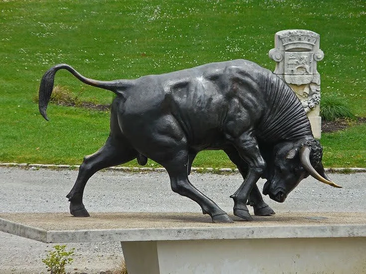 Toro escultura